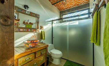 Casa con hermosas vistas y estilo rustico de buen gusto, autosustentable