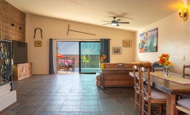 Casa con hermosas vistas y estilo rustico de buen gusto, autosustentable
