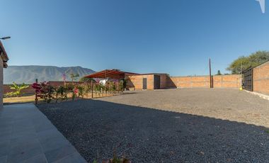 Casa con hermosas vistas y estilo rustico de buen gusto, autosustentable