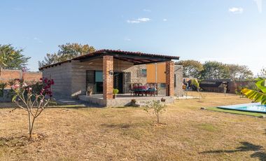 Casa con hermosas vistas y estilo rustico de buen gusto, autosustentable