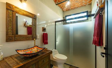 Casa con hermosas vistas y estilo rustico de buen gusto, autosustentable
