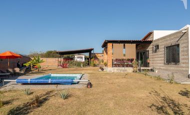 Casa con hermosas vistas y estilo rustico de buen gusto, autosustentable