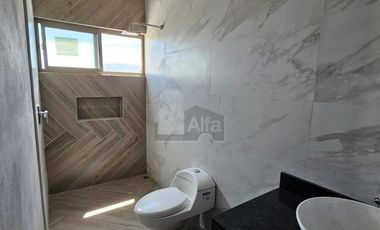Casa en venta en fraccionamiento al norte de Saltillo, Fracc. Casa de Piedra