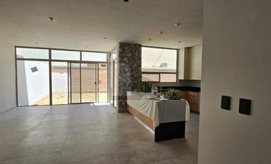 Casa en venta en fraccionamiento al norte de Saltillo, Fracc. Casa de Piedra