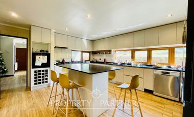 Se vende moderna y nueva  casa  en parcela de 5.000 m2 dentro de exclusivo condominio ubicado en Pumalal a solo 20 minutos de Temuco