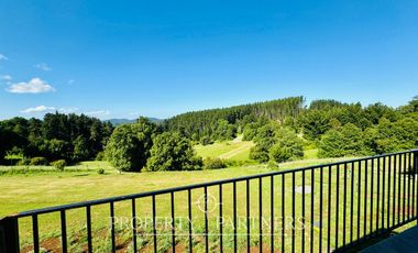 Se vende moderna y nueva  casa  en parcela de 5.000 m2 dentro de exclusivo condominio ubicado en Pumalal a solo 20 minutos de Temuco