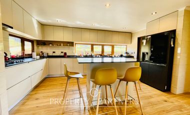 Se vende moderna y nueva  casa  en parcela de 5.000 m2 dentro de exclusivo condominio ubicado en Pumalal a solo 20 minutos de Temuco