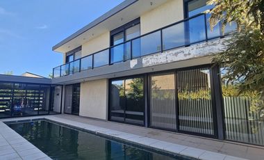 Neuquen. Alquiler. Casa Nivel Gerencial. Barrio cerrado Costa Rio