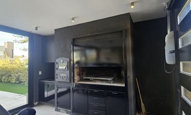 Neuquen. Alquiler. Casa Nivel Gerencial. Barrio cerrado Costa Rio