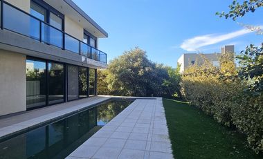 Neuquen. Alquiler. Casa Nivel Gerencial. Barrio cerrado Costa Rio