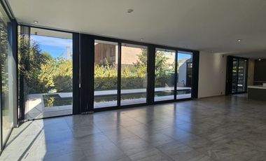 Neuquen. Alquiler. Casa Nivel Gerencial. Barrio cerrado Costa Rio