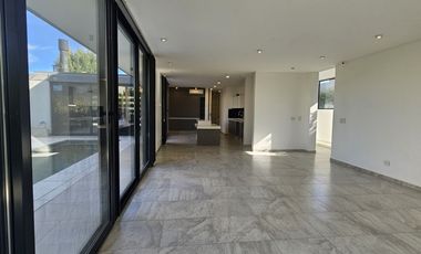 Neuquen. Alquiler. Casa Nivel Gerencial. Barrio cerrado Costa Rio