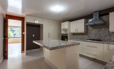 VENTA EDIFICIO RECIÉN REMODELADO EN LA DEL VALLE CENTRO