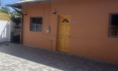 arriendo casa para uso habitacional o comercial en baquedano