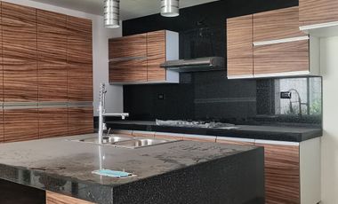 Casa en Venta en Laos Residencial, Carcaña – 5 Recámaras y Roof Garden