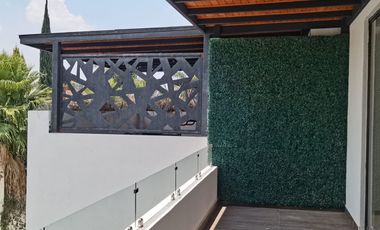 Casa en Venta en Laos Residencial, Carcaña – 5 Recámaras y Roof Garden