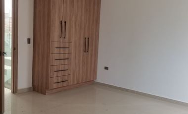 Casa en Venta en Laos Residencial, Carcaña – 5 Recámaras y Roof Garden