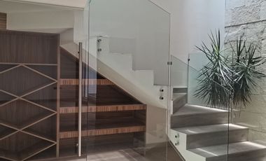 Casa en Venta en Laos Residencial, Carcaña – 5 Recámaras y Roof Garden