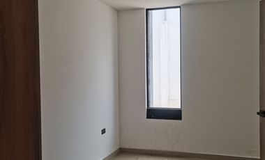 Casa en Venta en Laos Residencial, Carcaña – 5 Recámaras y Roof Garden