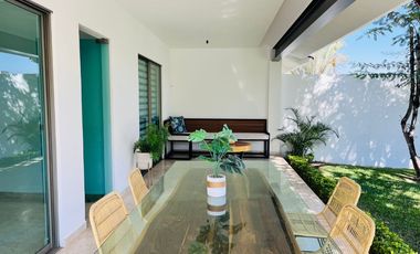 Casa en Fraccionamiento en Lomas de Jiutepec Jiutepec - ROQ-1257-Fr