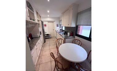 Departamento 3 amb con dependencia y cochera. Zona Torreón