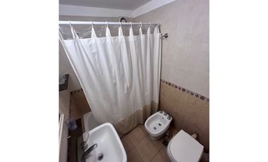 Departamento 3 amb con dependencia y cochera. Zona Torreón