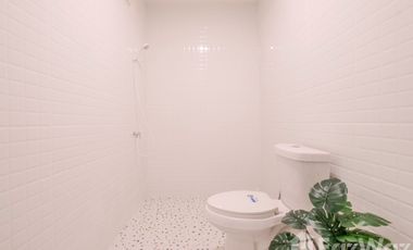 2 Bedrooms Townhouse for sale at Air Villa Village