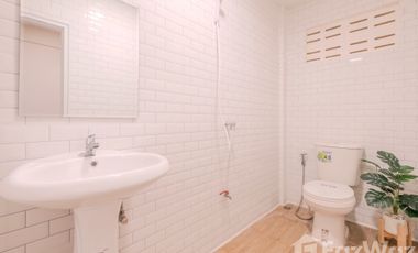 2 Bedrooms Townhouse for sale at Air Villa Village