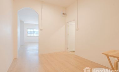 2 Bedrooms Townhouse for sale at Air Villa Village
