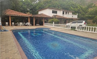 HERMOSA FINCA SANTA DE ANTIOQUIA VIA BOLOMBOLO PLANA