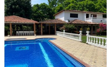 HERMOSA FINCA SANTA DE ANTIOQUIA VIA BOLOMBOLO PLANA