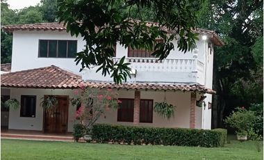 HERMOSA FINCA SANTA DE ANTIOQUIA VIA BOLOMBOLO PLANA