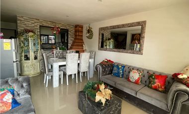 CASA DE TRES NIVELES EN MARINILLA, SECTOR EL HATO