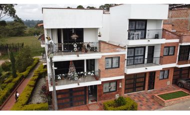 CASA DE TRES NIVELES EN MARINILLA, SECTOR EL HATO