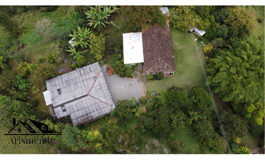 CASA CAMPESTRE EN SAN VICENTE, VEREDA LA COMPAÑA