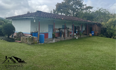 CASA CAMPESTRE EN SAN VICENTE, VEREDA LA COMPAÑA