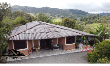 CASA CAMPESTRE EN SAN VICENTE, VEREDA LA COMPAÑA