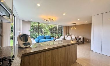 Arriendo casa campestre esquinera de dos niveles en Cajicá.