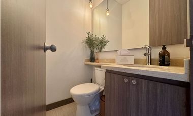 Arriendo casa campestre esquinera de dos niveles en Cajicá.