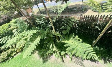 Arriendo casa campestre esquinera de dos niveles en Cajicá.