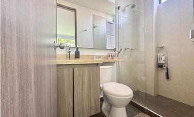 Arriendo casa campestre esquinera de dos niveles en Cajicá.