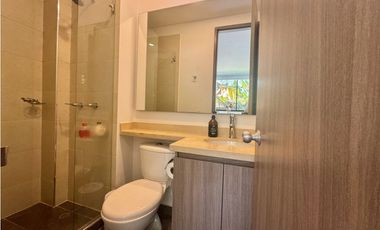 Arriendo casa campestre esquinera de dos niveles en Cajicá.