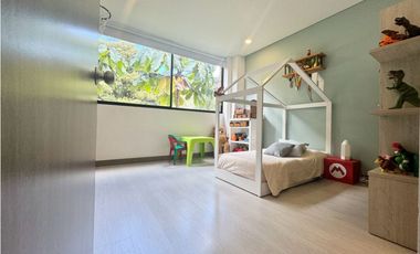 Arriendo casa campestre esquinera de dos niveles en Cajicá.