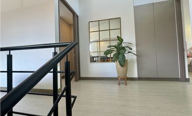 Arriendo casa campestre esquinera de dos niveles en Cajicá.