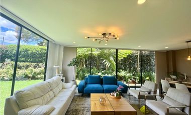 Arriendo casa campestre esquinera de dos niveles en Cajicá.