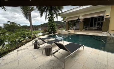 Tucan Casa frente al hoyo de golf