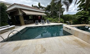 Tucan Casa frente al hoyo de golf