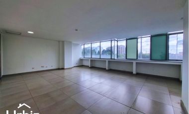Arriendo Oficina de 56 m² en la Autopista Norte - Ascensor Panorámico
