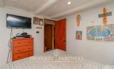 Hermosa casa estilo colonial en sitio de 624m2 en Pirque