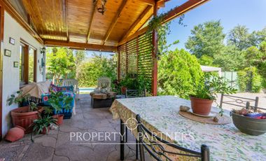 Hermosa casa estilo colonial en sitio de 624m2 en Pirque